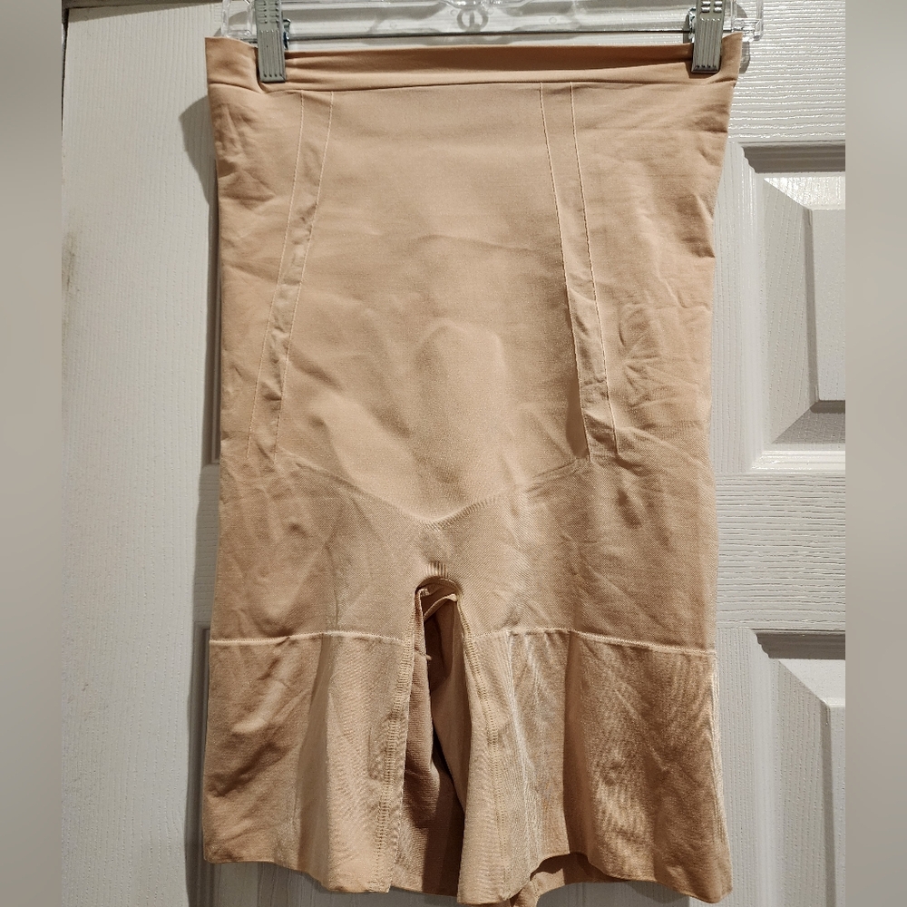 Spanx OnCore Sculpting High-waisted Mid-thigh short size XL